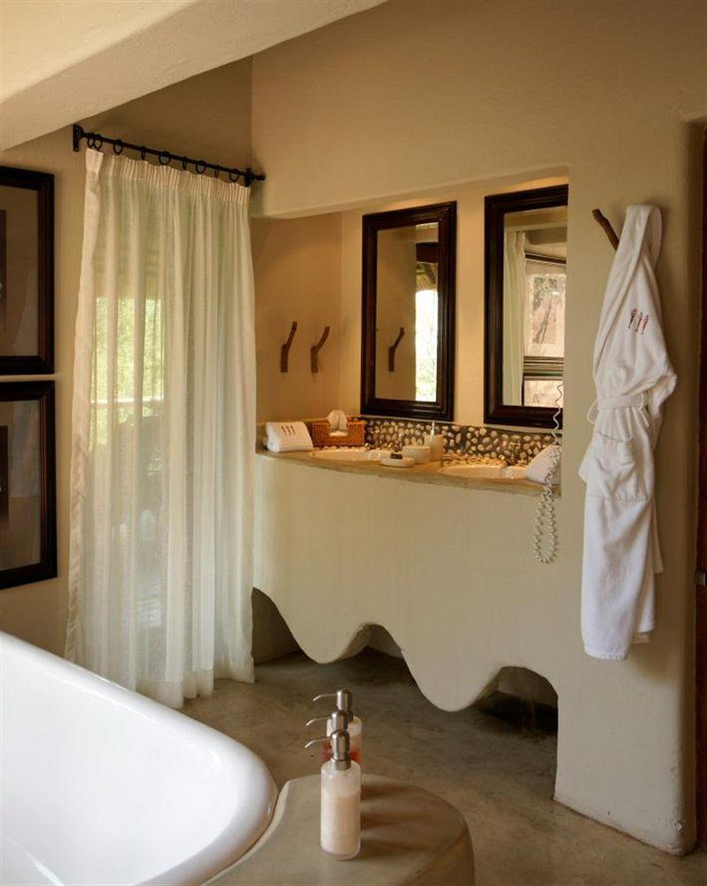 Impodimo Game Lodge Madikwe Game Reserve Esterno foto
